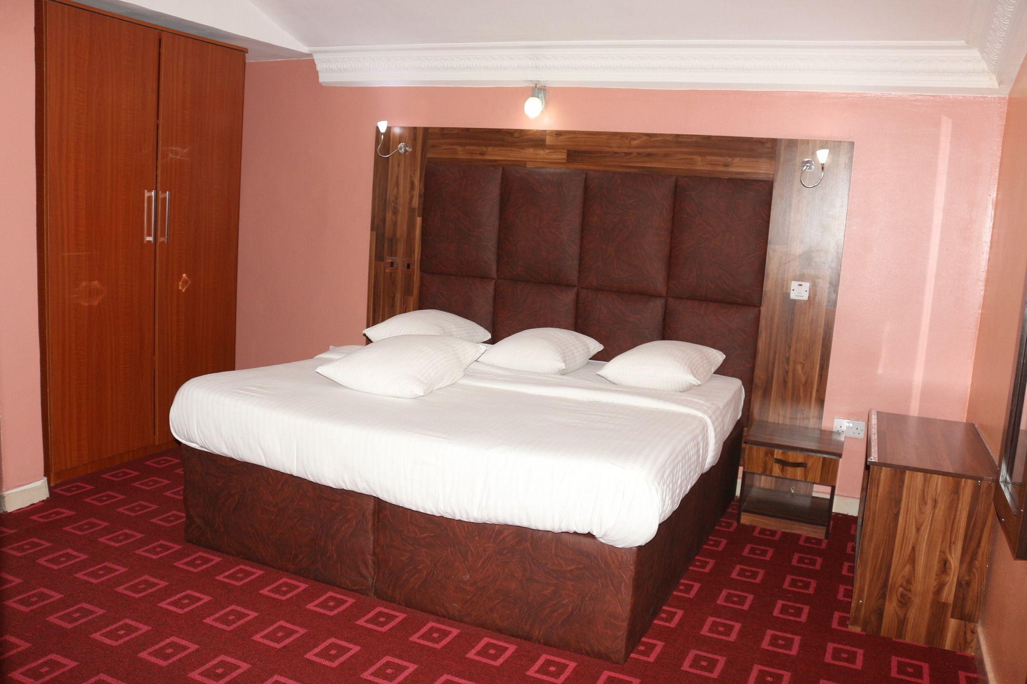 Royal Charlin Hotel And Suites Port Harcourt Exteriör bild